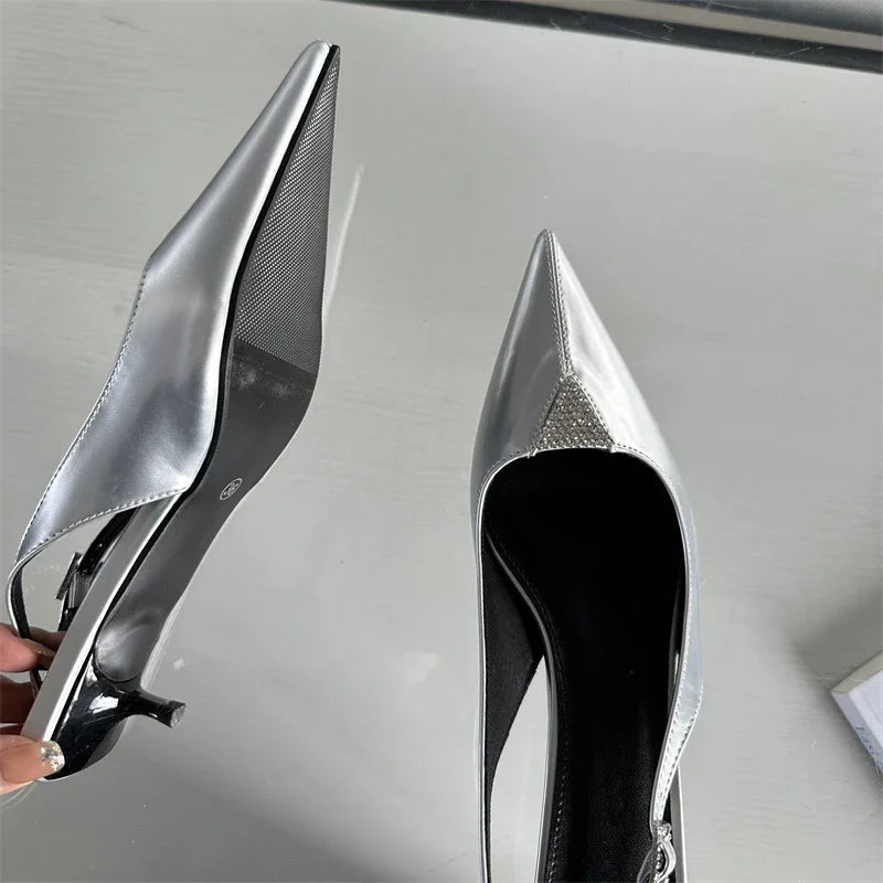 Effortlessly Elegant Heels with a Timeless Design