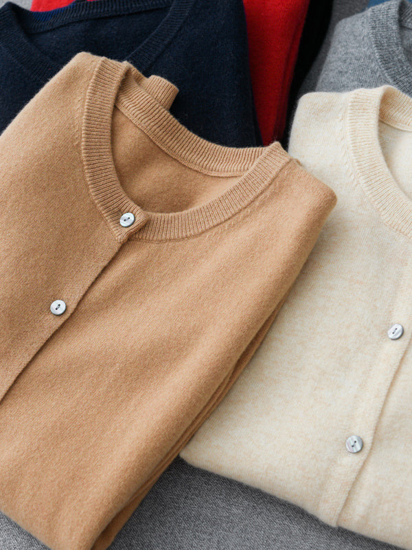 Well Tailored Cardigan with a Graceful Silhouette