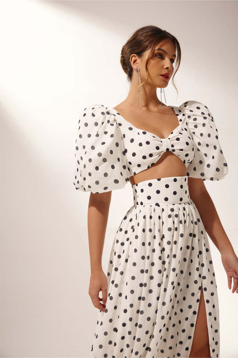 Effortlessly Elegant Garment with a Timeless Design