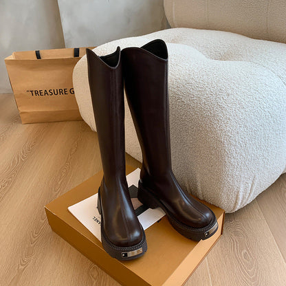 Effortlessly Elegant Boots with a Timeless Design