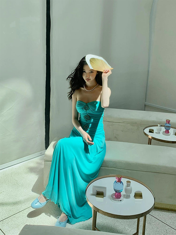 Beautifully Crafted Dress in a Classic Style