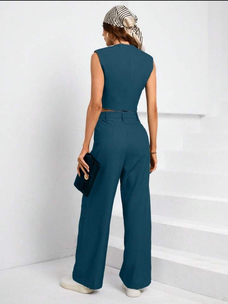 Effortlessly Elegant Pants with a Timeless Design