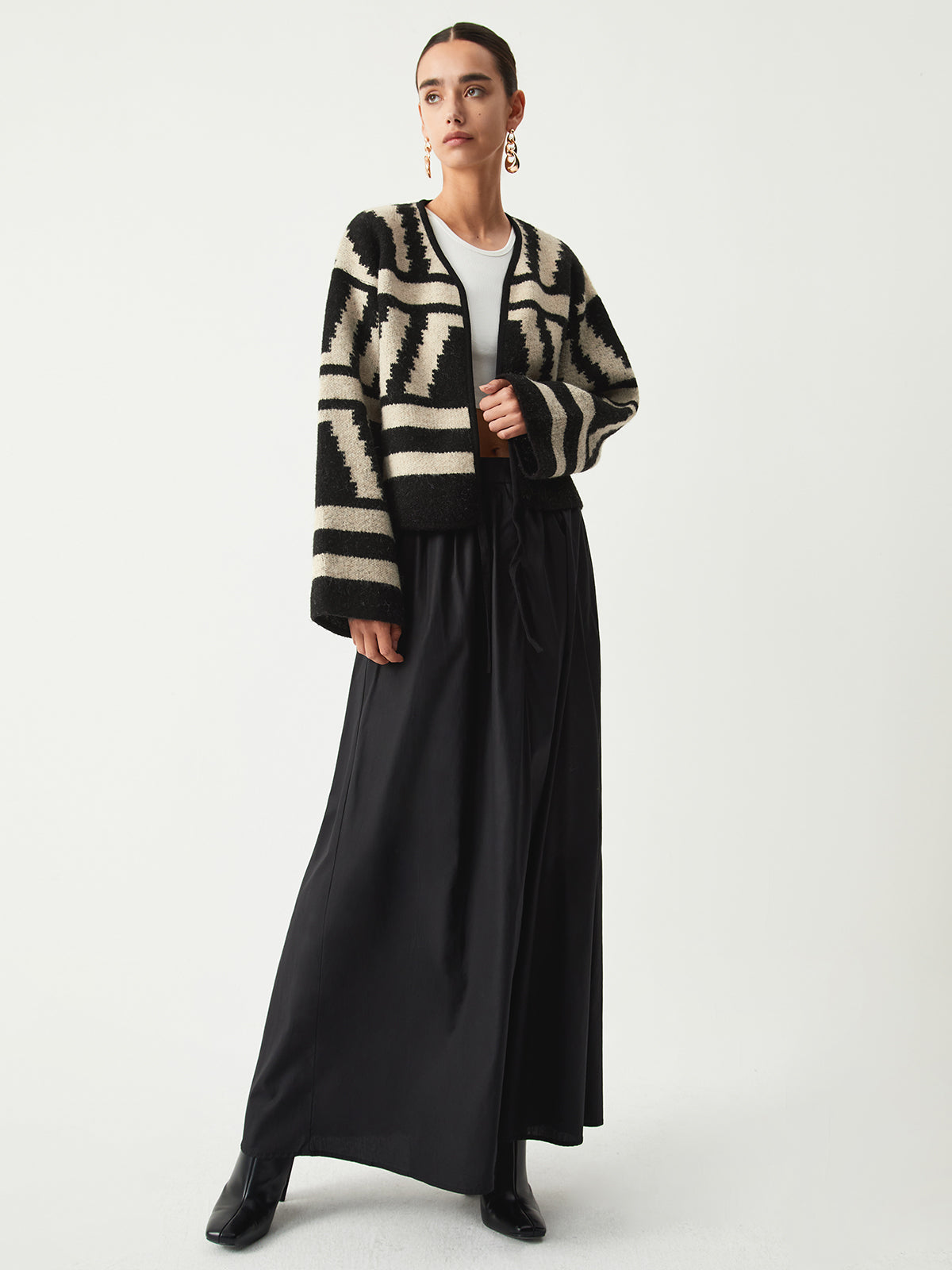Effortlessly Elegant Cardigan with a Timeless Design