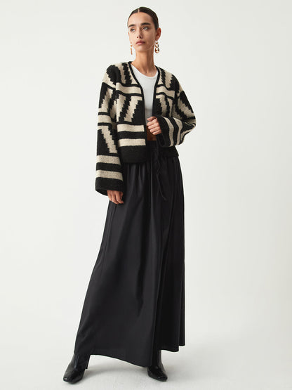 Effortlessly Elegant Cardigan with a Timeless Design