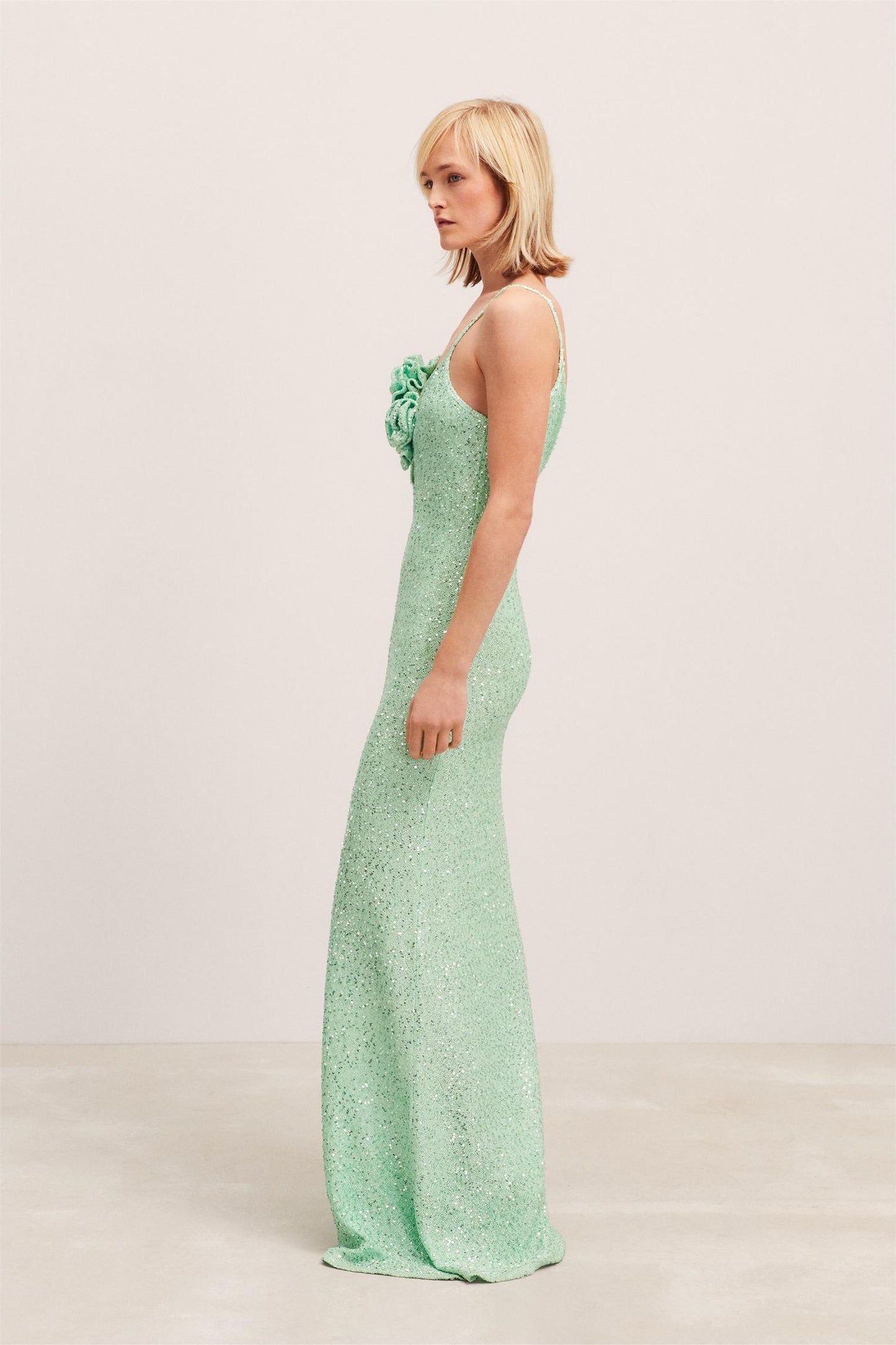 Well Tailored Dress with a Graceful Silhouette