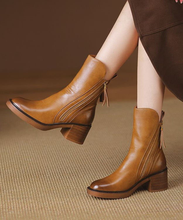 Effortlessly Elegant Boots with a Timeless Design