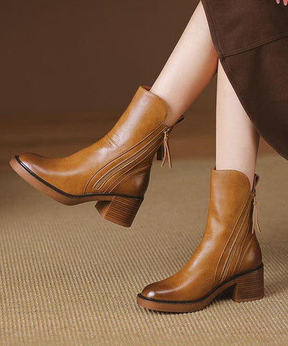 Effortlessly Elegant Boots with a Timeless Design