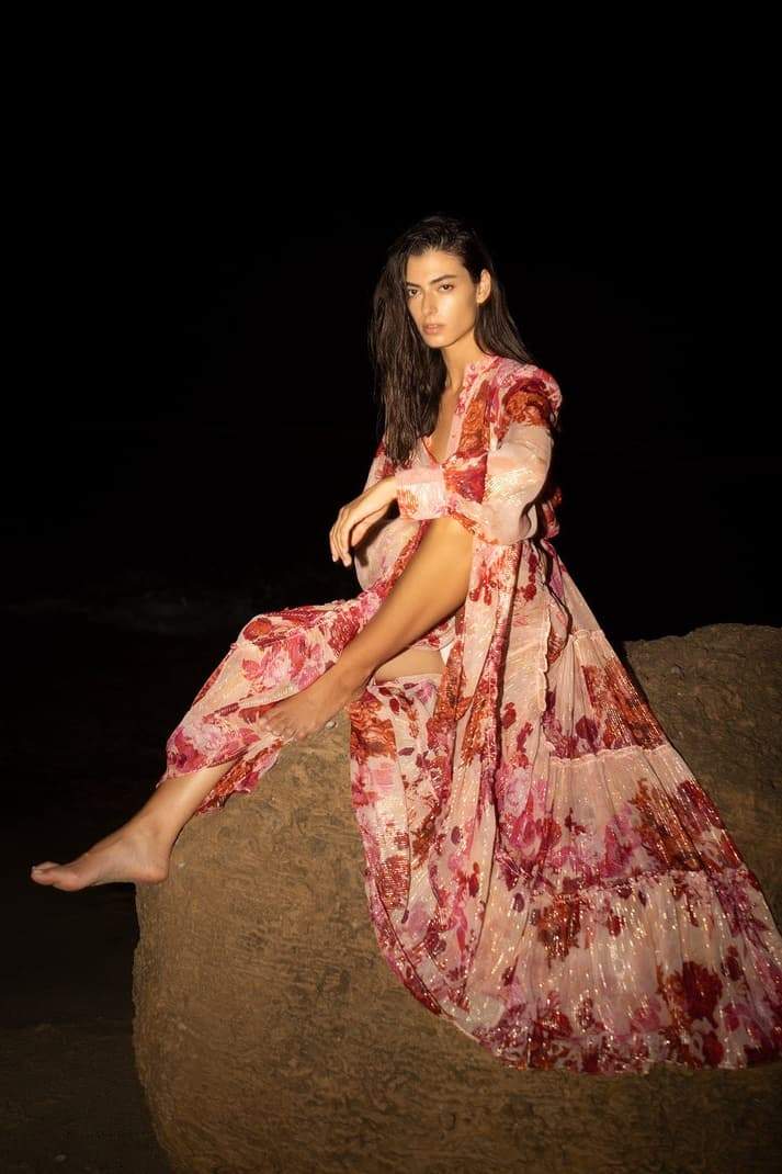 Beautifully Crafted Dress in a Classic Style