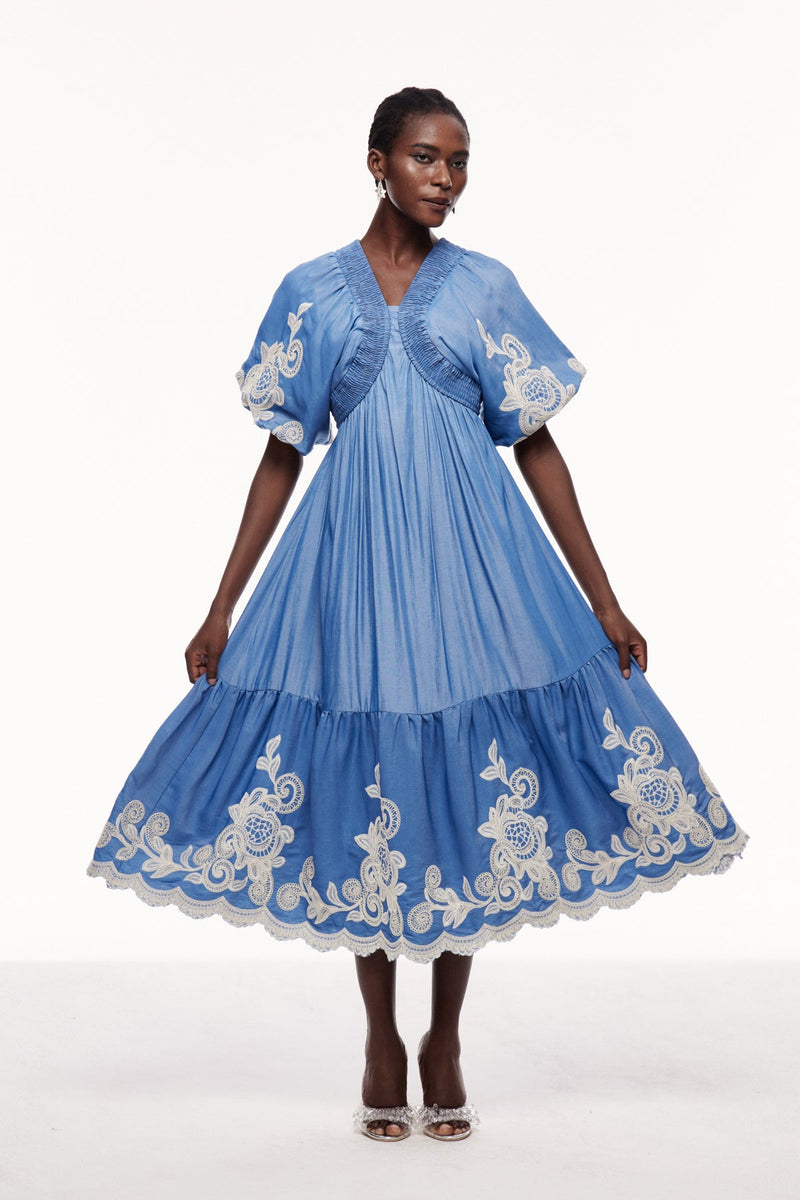 Beautifully Finished Dress in a Timeless Design