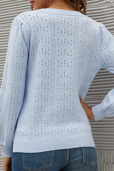 Well Tailored Top with a Graceful Silhouette