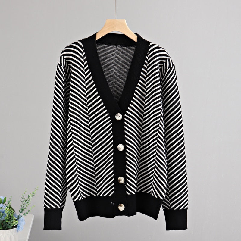 Elegantly Styled Cardigan for Everyday Wear