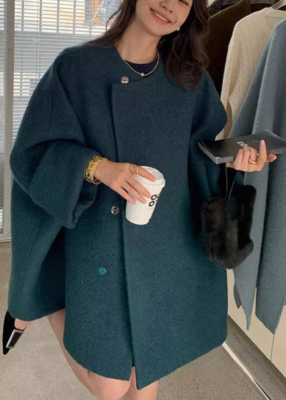 Well Tailored Coat with a Graceful Silhouette