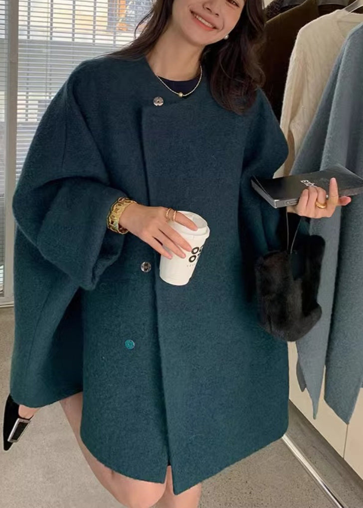 Well Tailored Coat with a Graceful Silhouette