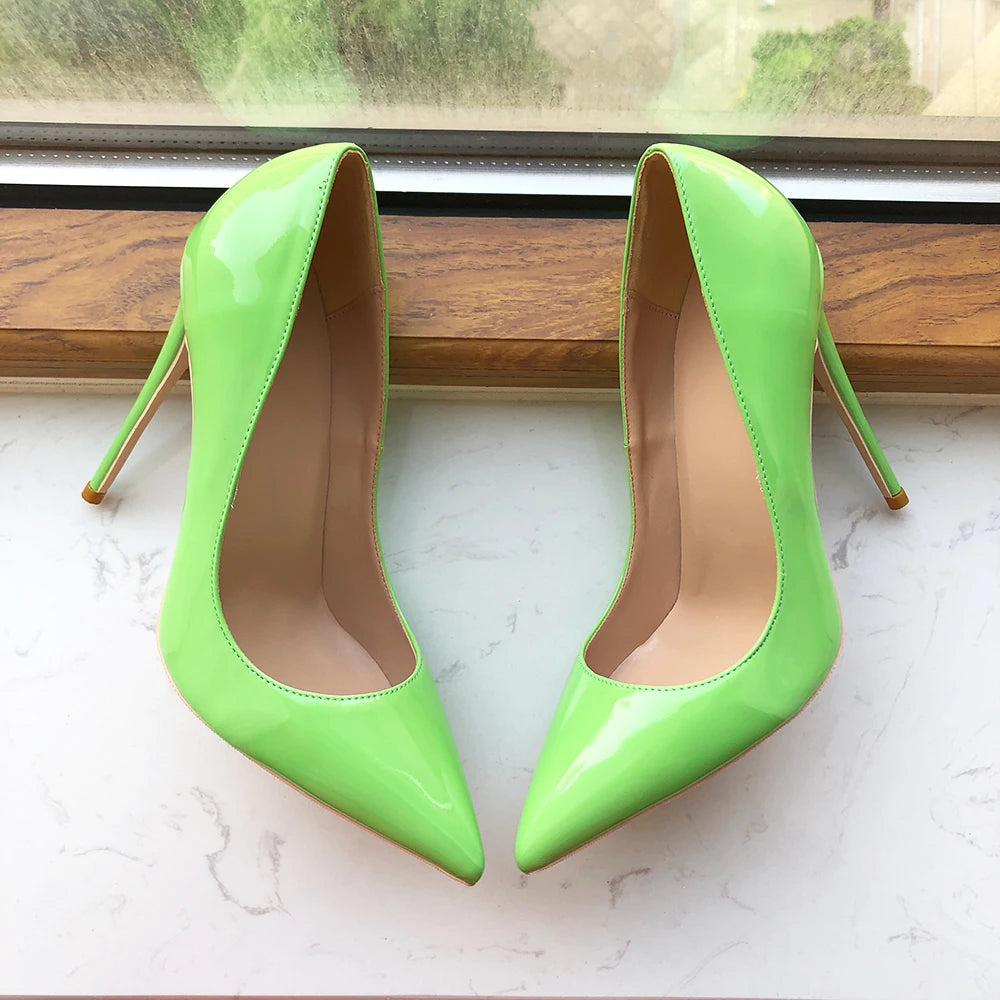 Effortlessly Elegant Heels with a Timeless Design