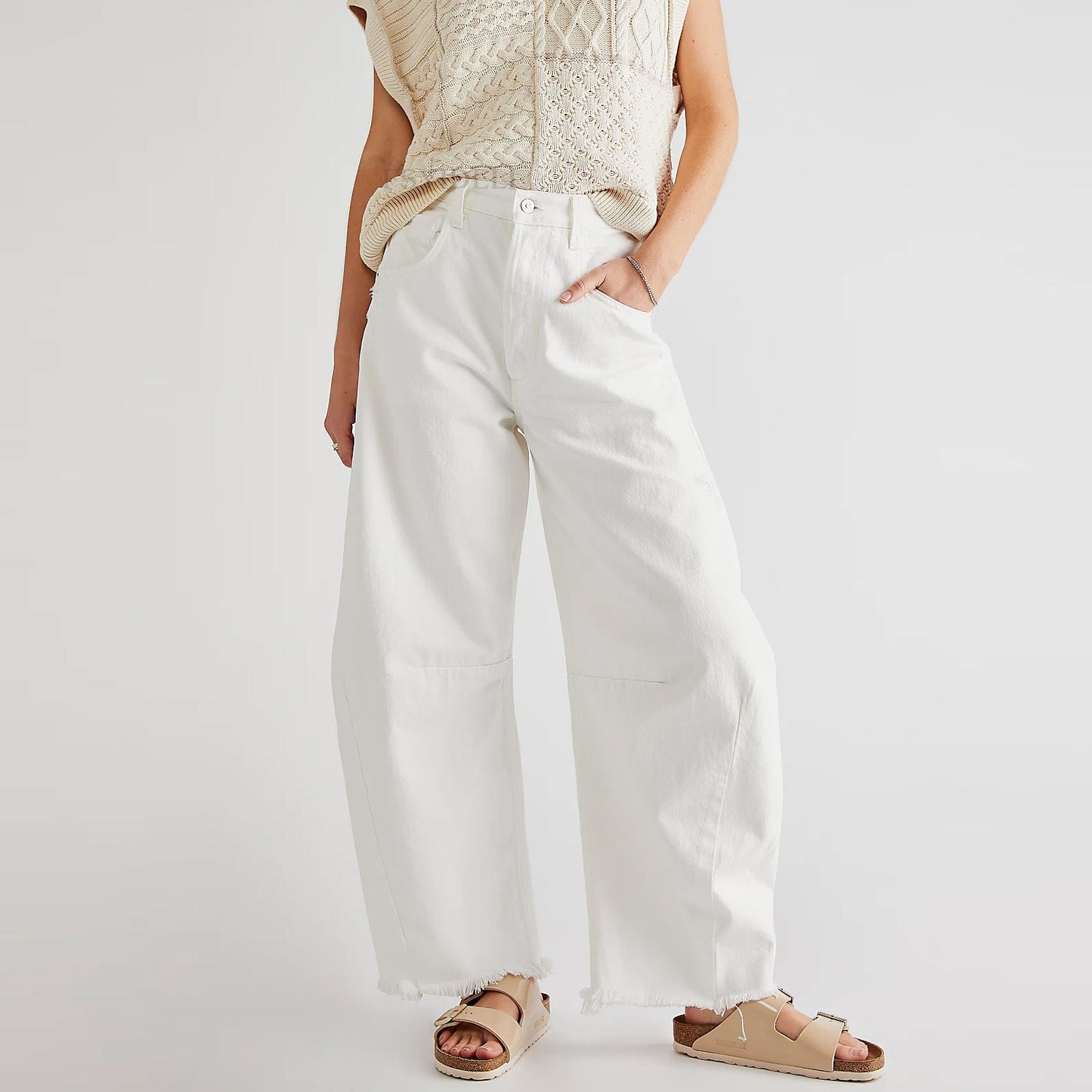 Effortlessly Elegant Pants with a Timeless Design