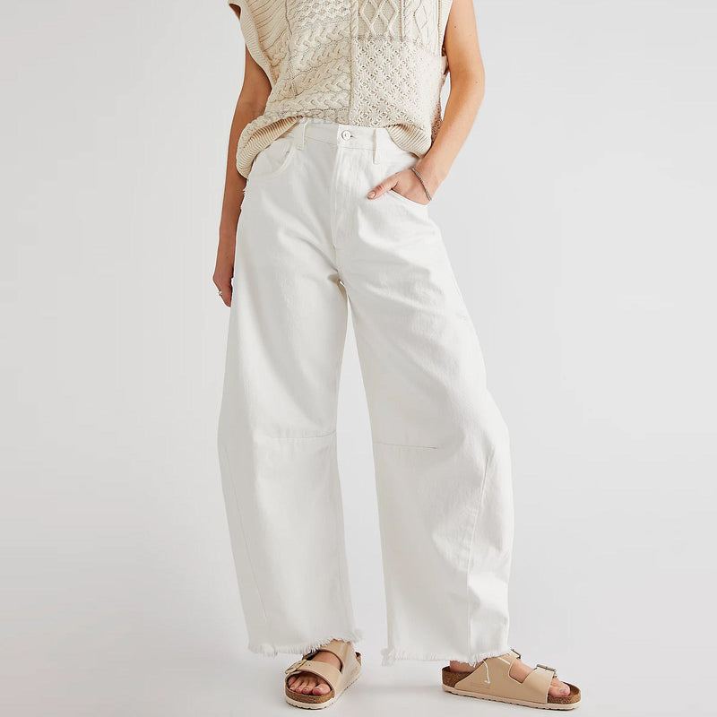 Effortlessly Elegant Pants with a Timeless Design