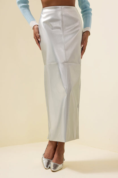 Gracefully Styled Garment for Any Occasion