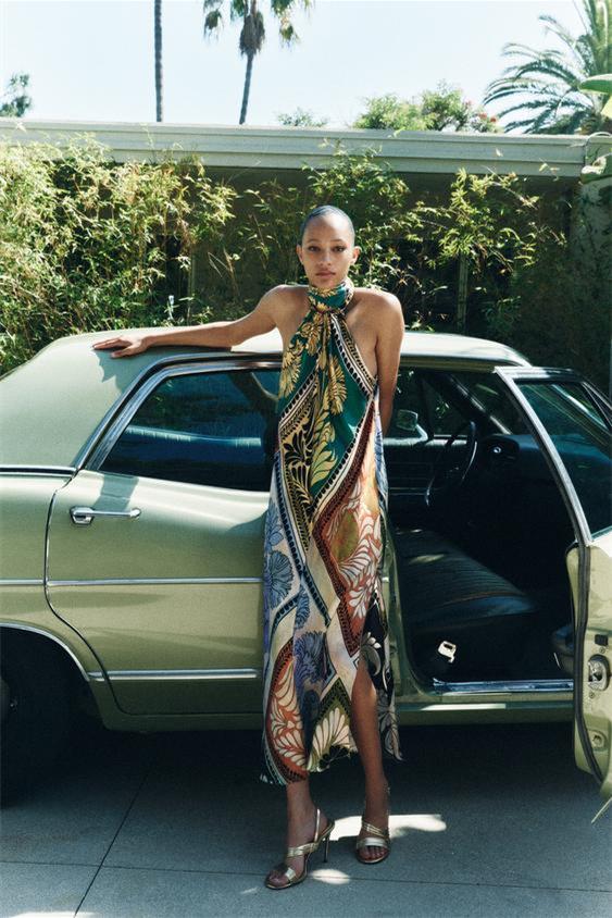 Gracefully Styled Dress for Any Occasion