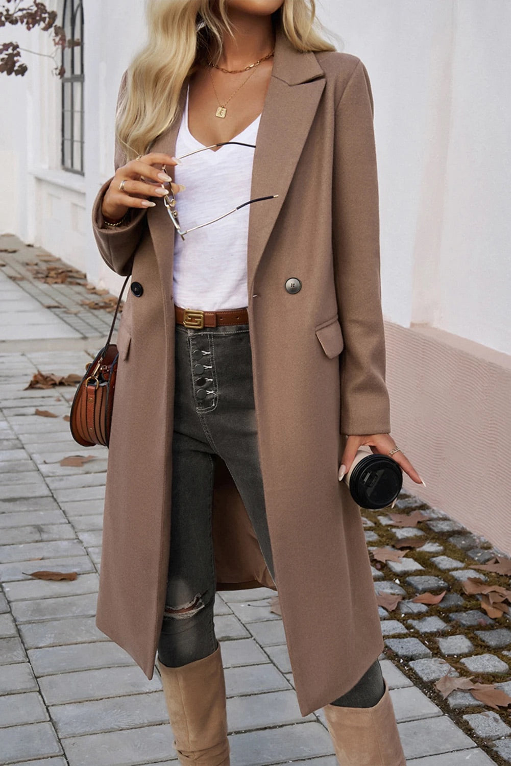 Well Tailored Coat with a Graceful Silhouette