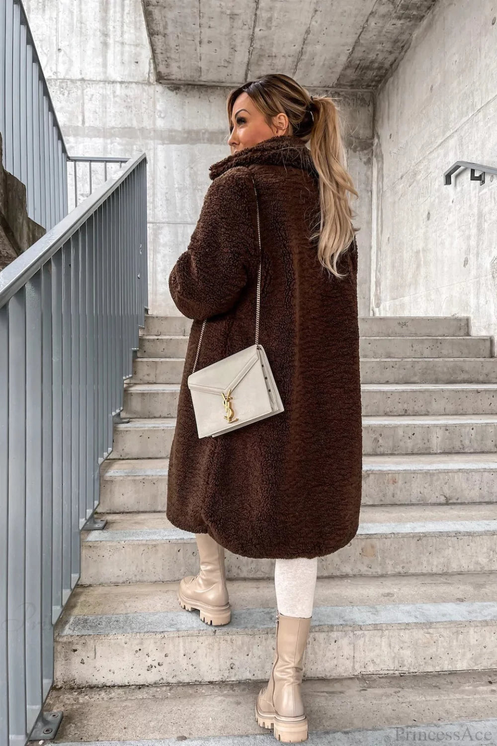 Beautifully Finished Coat in a Timeless Design
