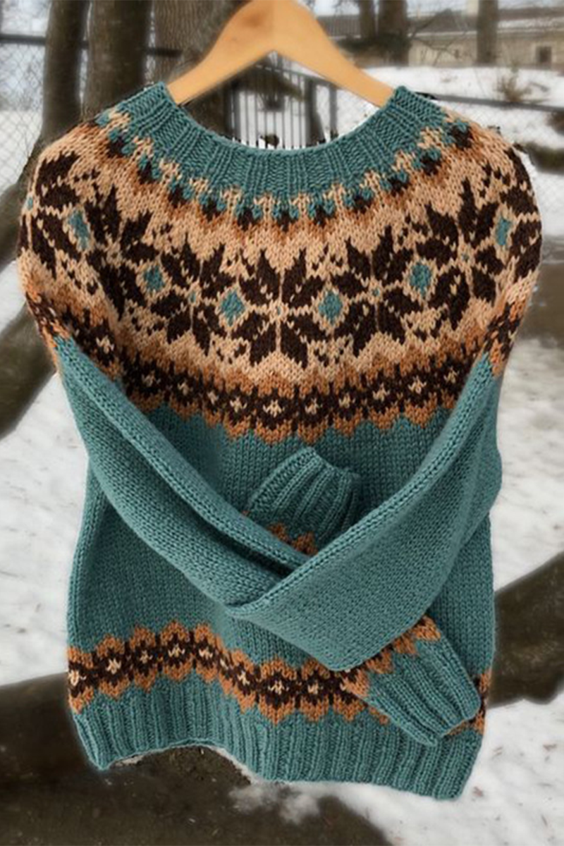 Effortlessly Elegant Sweater with a Timeless Design