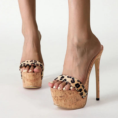 Effortlessly Elegant Sandals with a Timeless Design