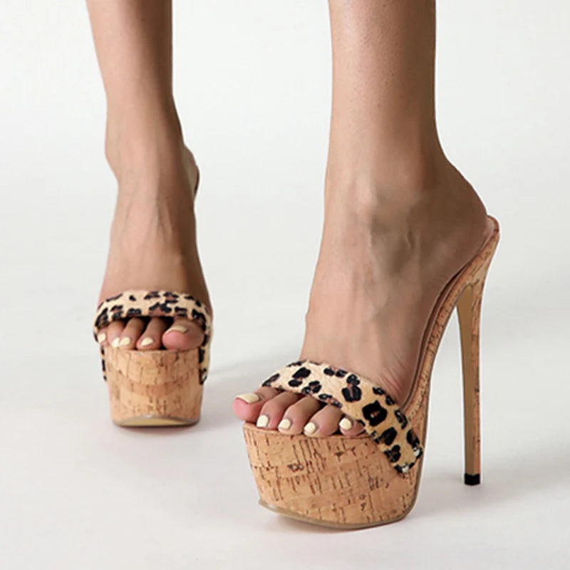 Effortlessly Elegant Sandals with a Timeless Design