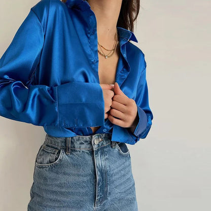 Sophisticated Blouse with a Clean Classic Look