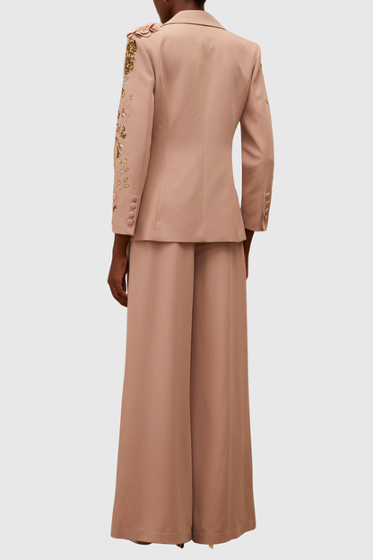 Well Tailored Trousers with a Graceful Silhouette