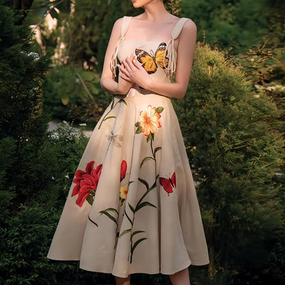 Beautifully Finished Dress in a Timeless Design