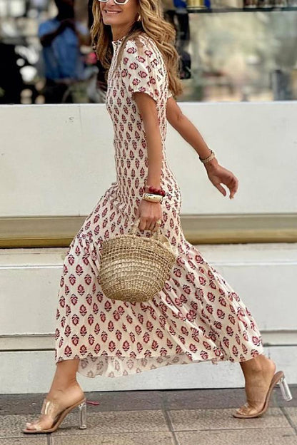 Effortlessly Elegant Dress with a Timeless Design