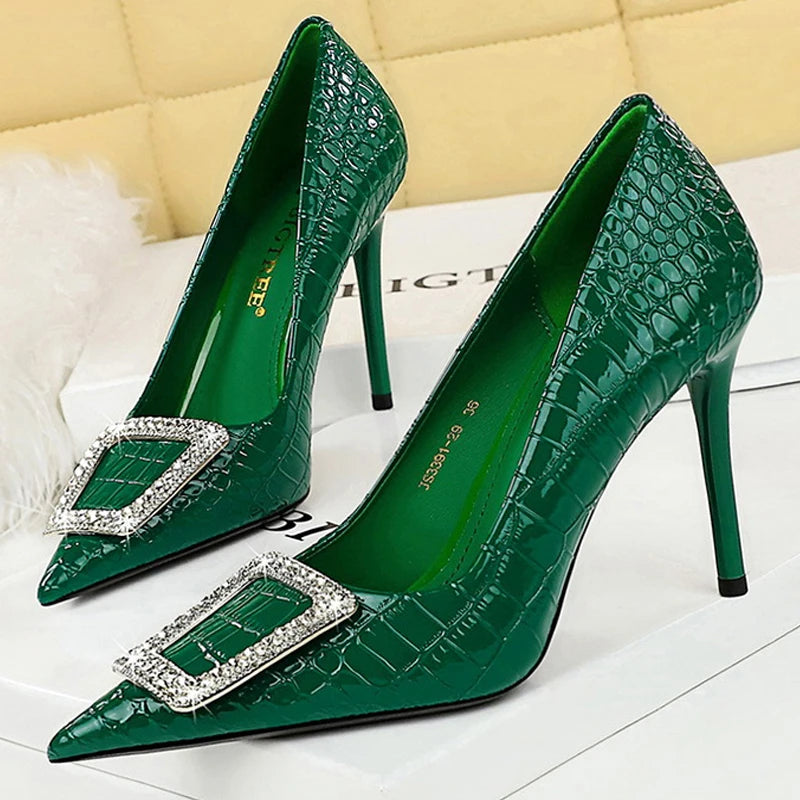 Polished Heels with an Effortless Classic Look