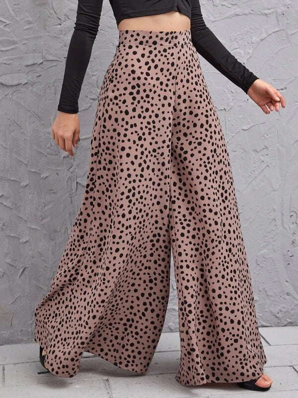 Elegantly Styled Trousers for Everyday Wear