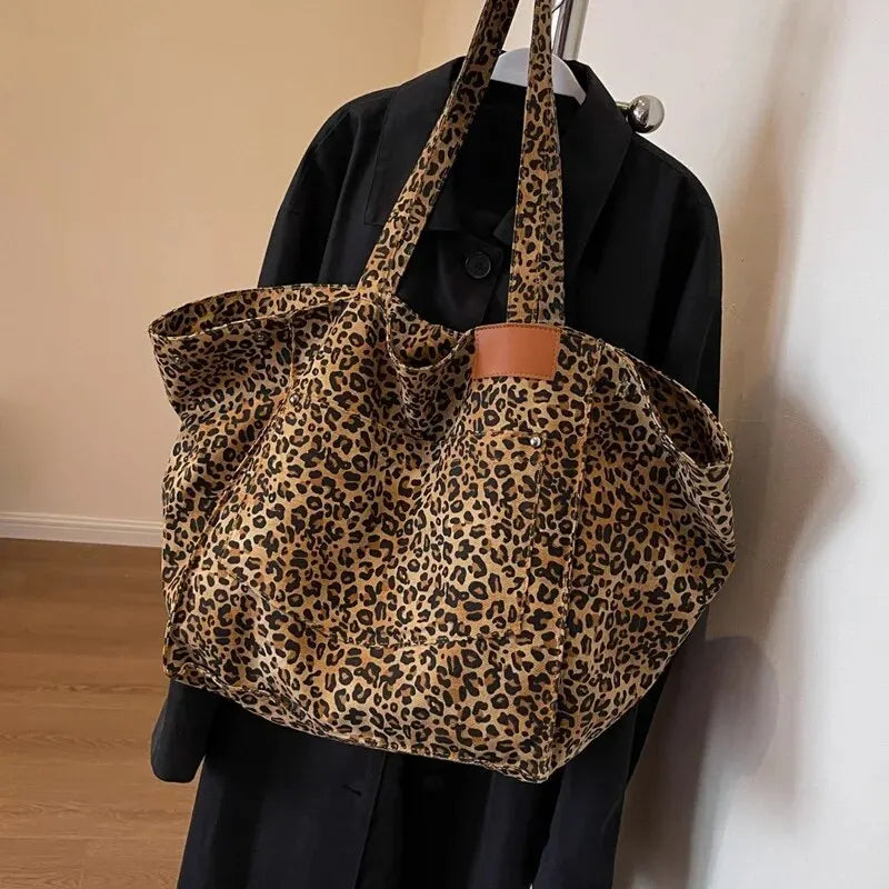 Gracefully Styled Bag for Any Occasion