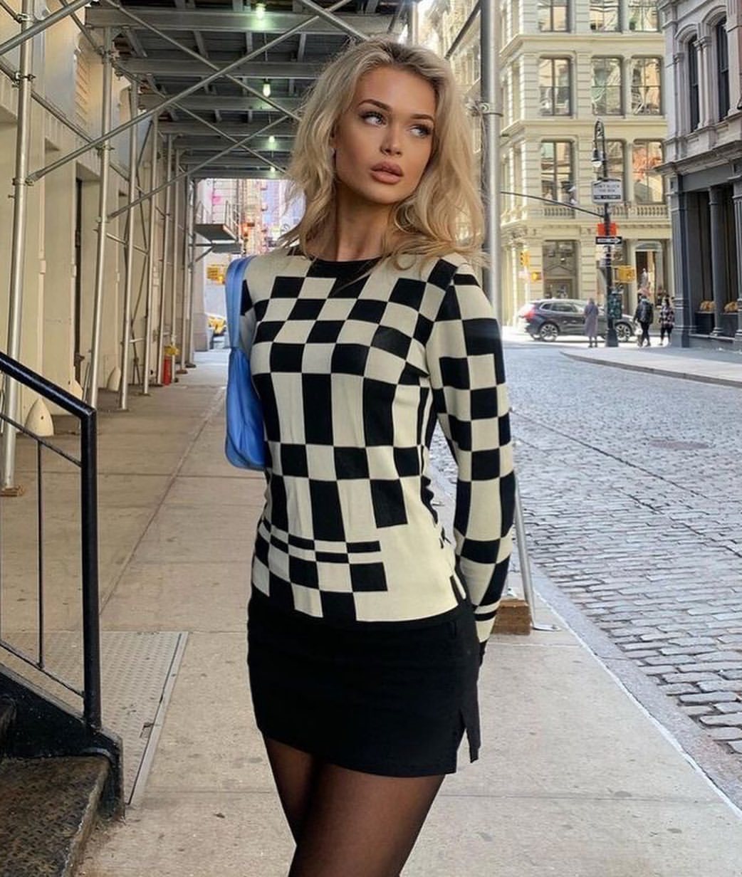 Effortlessly Elegant Sweater with a Timeless Design