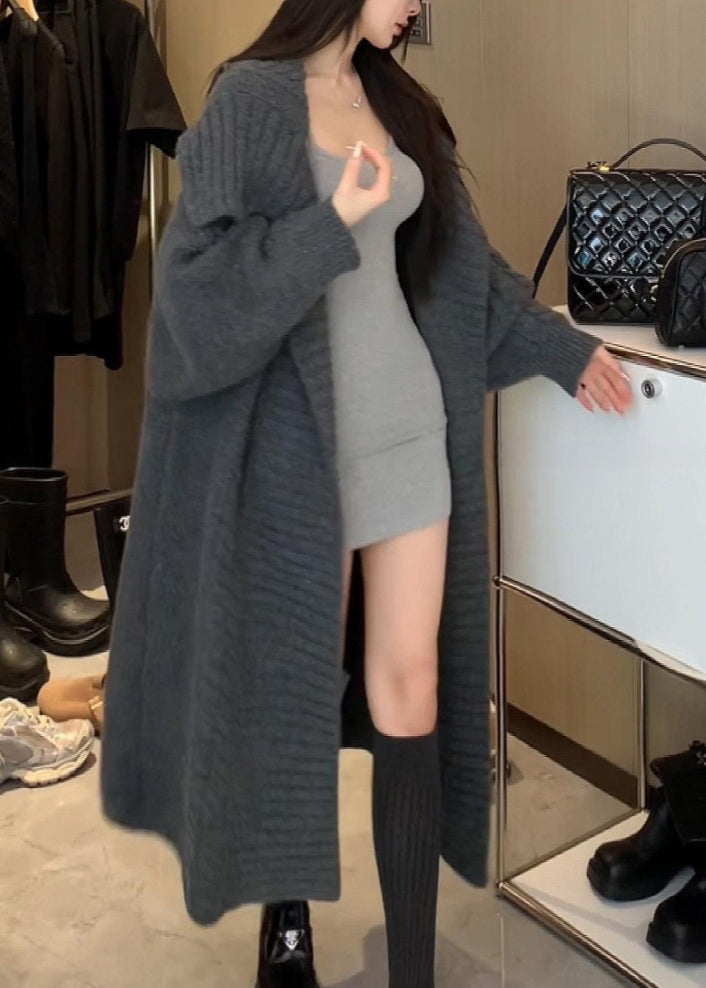 Well Tailored Cardigan with a Graceful Silhouette