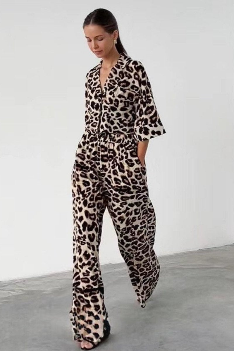 Effortlessly Elegant Pants with a Timeless Design
