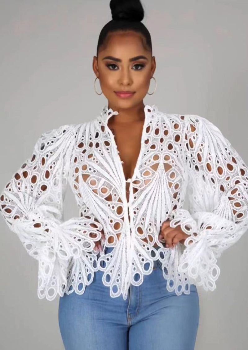 Effortlessly Elegant Blouse with a Timeless Design