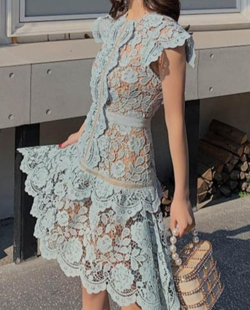 Beautifully Finished Dress in a Timeless Design