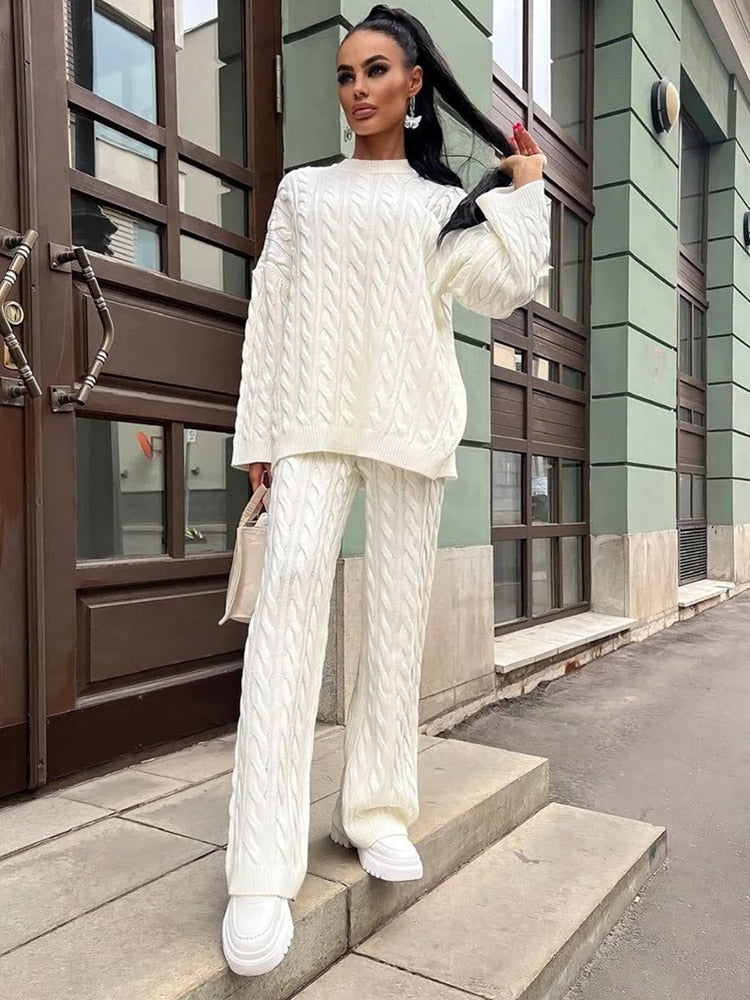 Well Tailored Sweater with a Graceful Silhouette