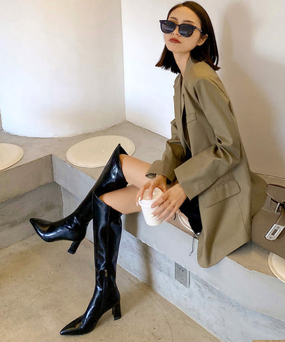 Effortlessly Elegant Boots with a Timeless Design