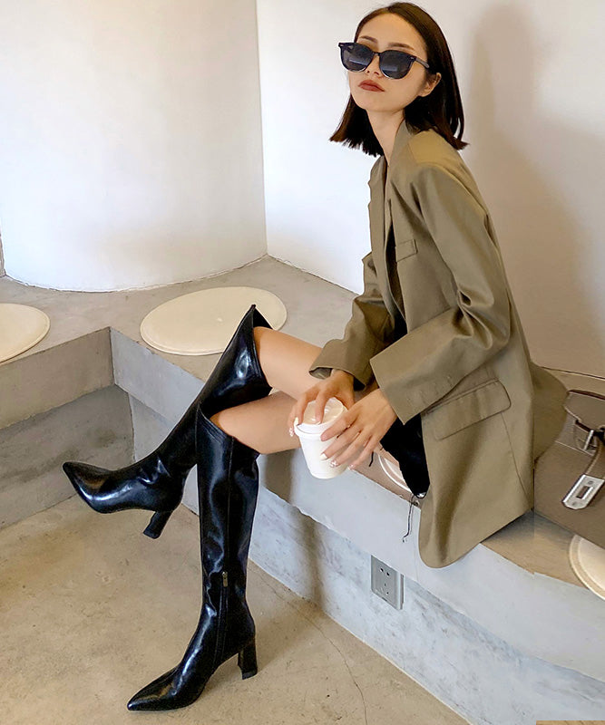 Effortlessly Elegant Boots with a Timeless Design