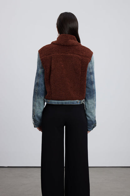 Effortlessly Elegant Jacket with a Timeless Design