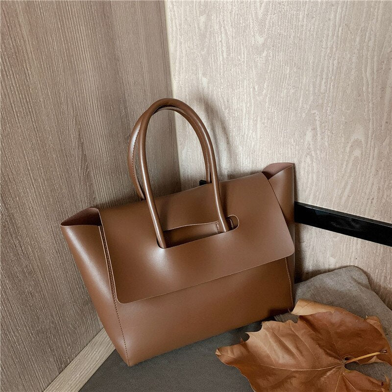 Well Tailored Bag with a Graceful Silhouette