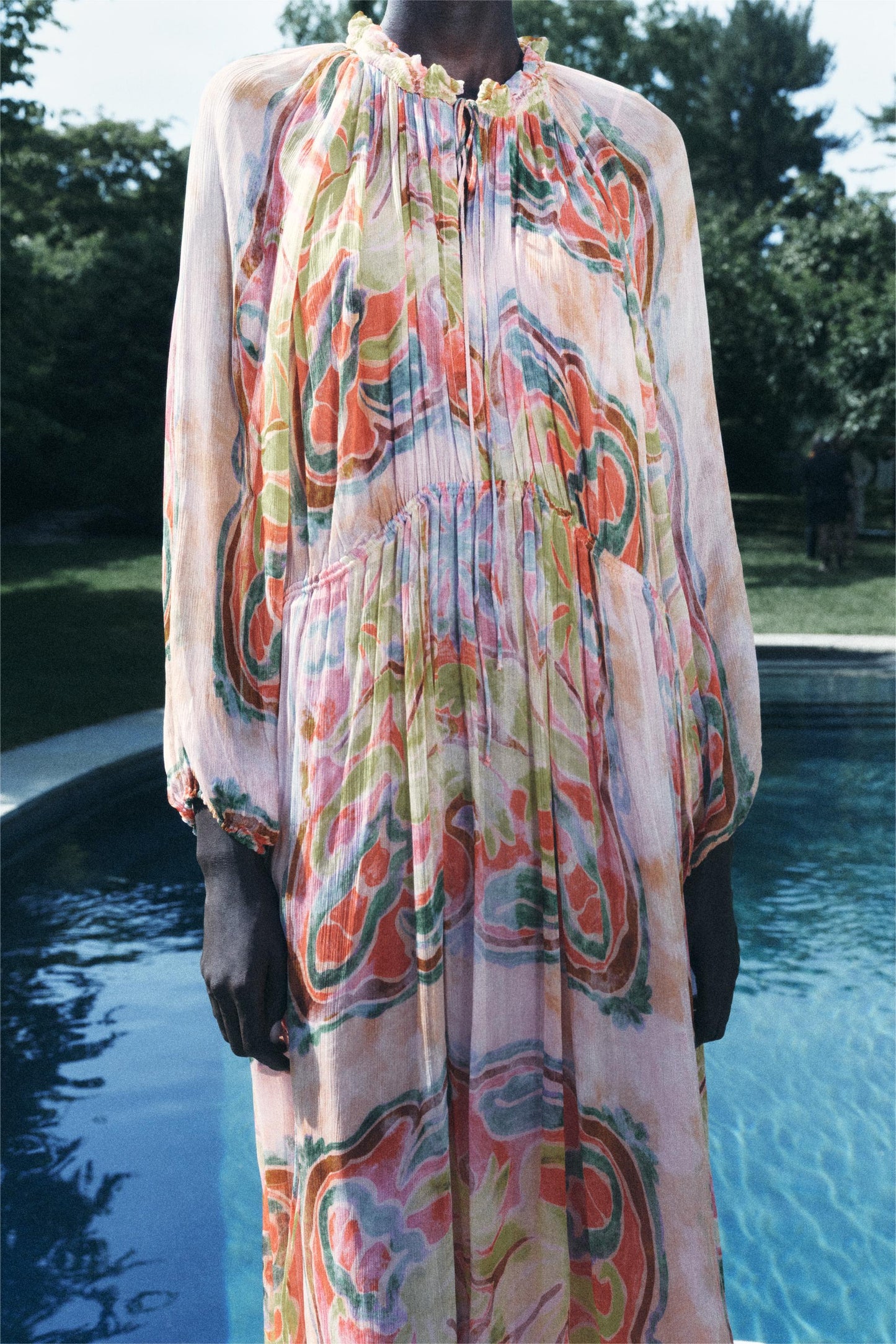 Beautifully Finished Dress in a Timeless Design
