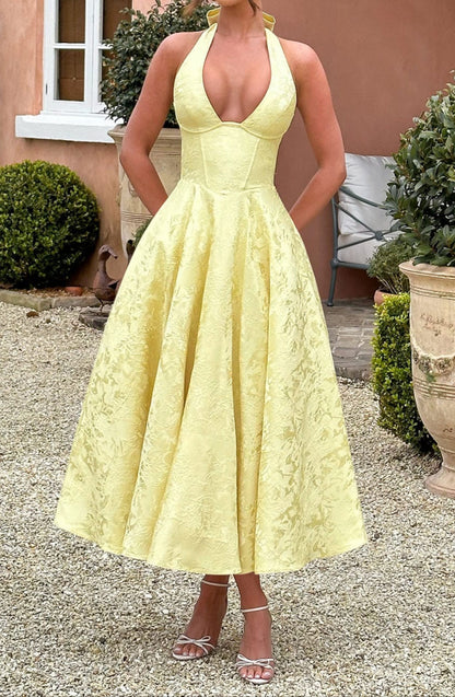 Beautifully Finished Dress in a Timeless Design