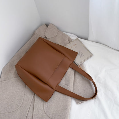 Beautifully Finished Bag in a Timeless Design