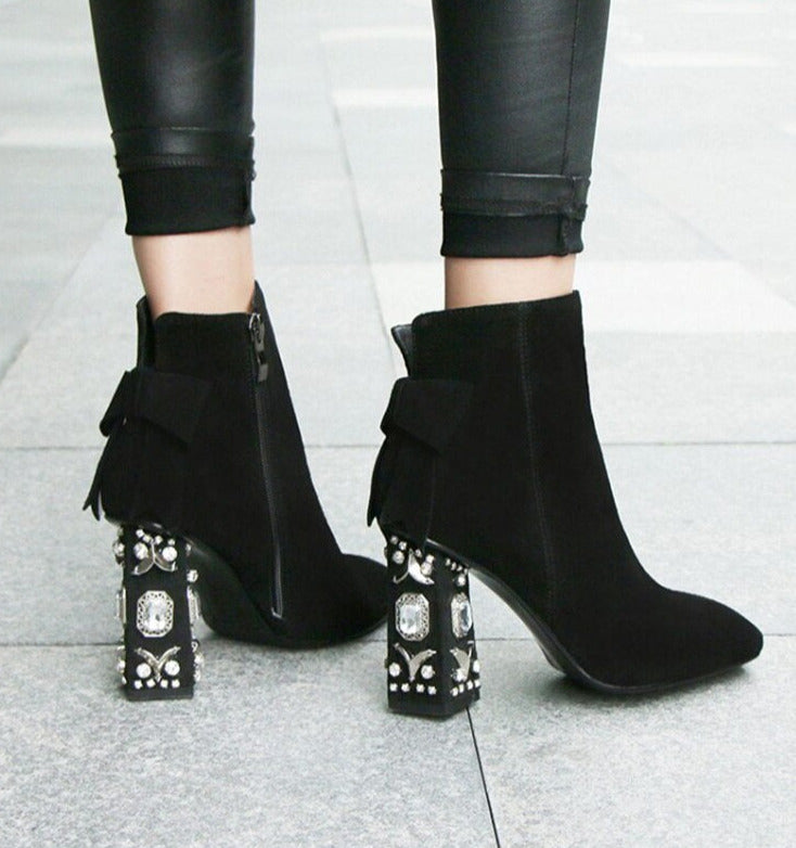 Effortlessly Elegant Heels with a Timeless Design