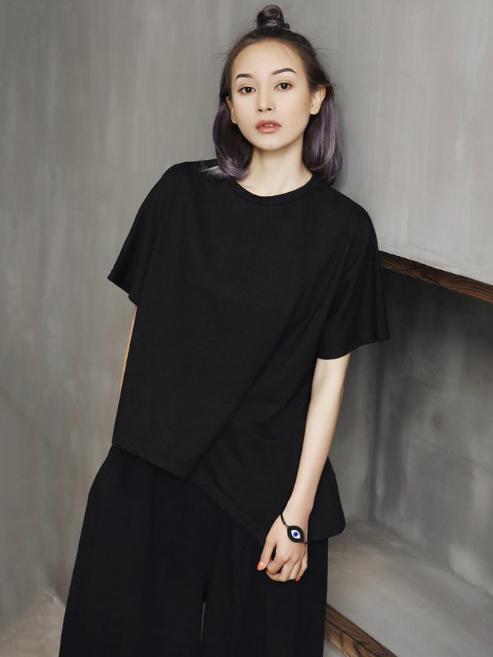 Beautifully Finished T-Shirt in a Timeless Design