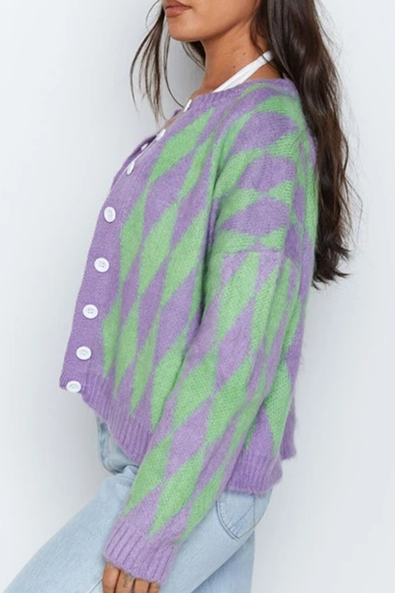 Well Tailored Sweater with a Graceful Silhouette